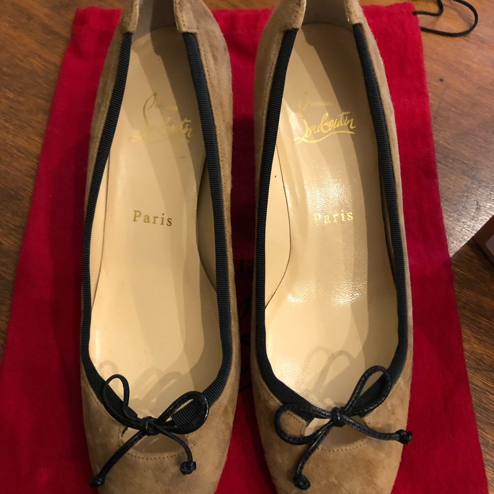 PRISTINE Louboutin kitten heels suede camel color size 37.
